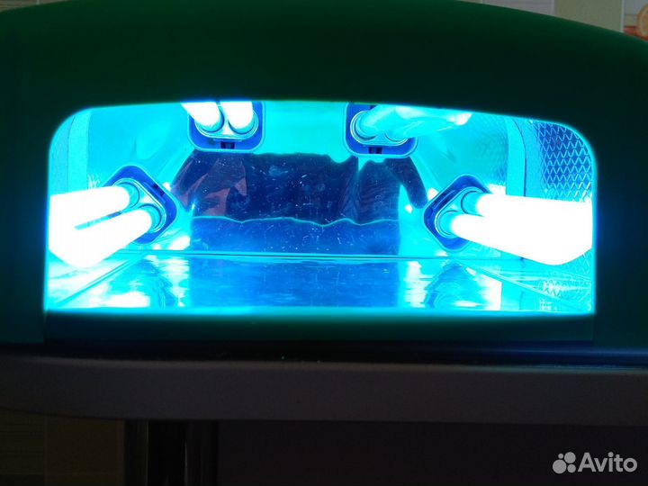 Ультрафиолетовая лампа для сушки ногтей