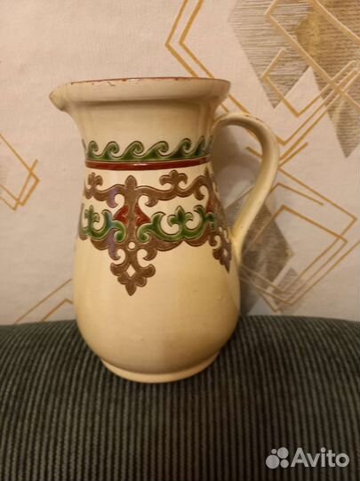 Глиняный кувшин старинный