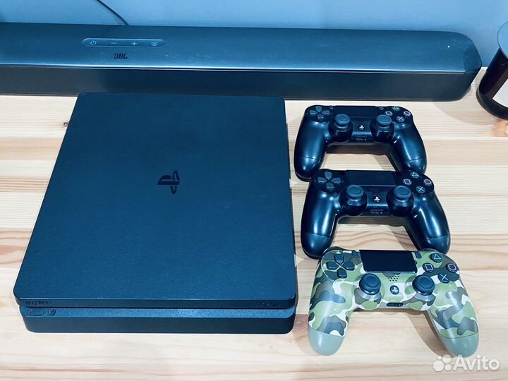 Ps4 slim 1Tb / 3 геймпада