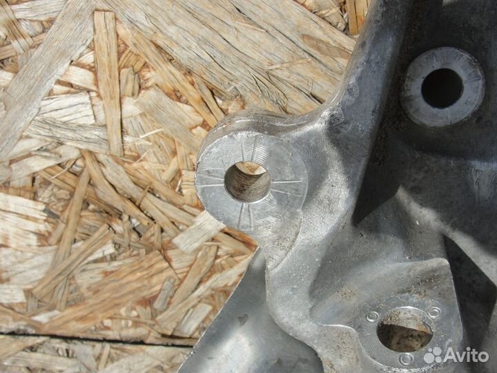 Кулак поворотный левый BMW E65