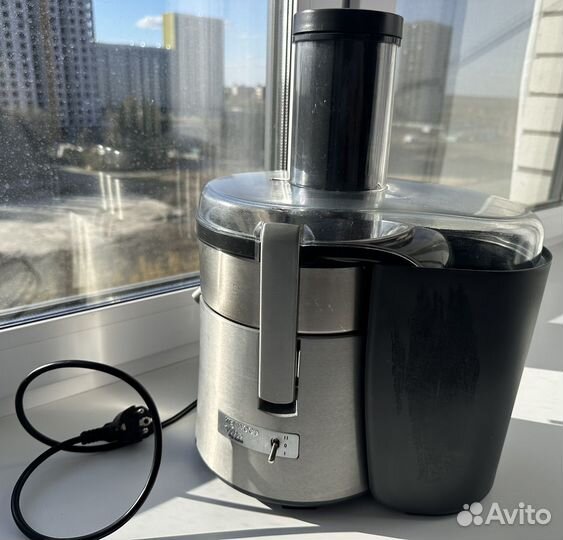 Соковыжималка Kenwood JE 810