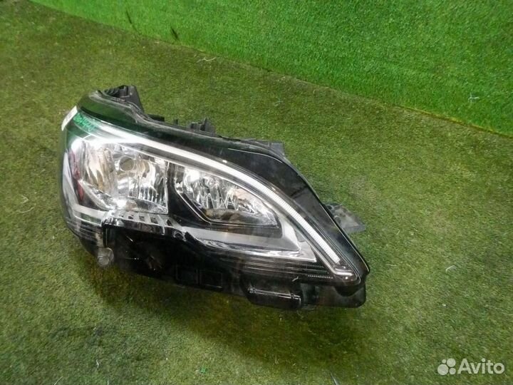 Фара правая Peugeot 3008 2 (2016-2020) галоген