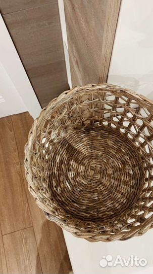 Корзина плетеная из бумажной лозы