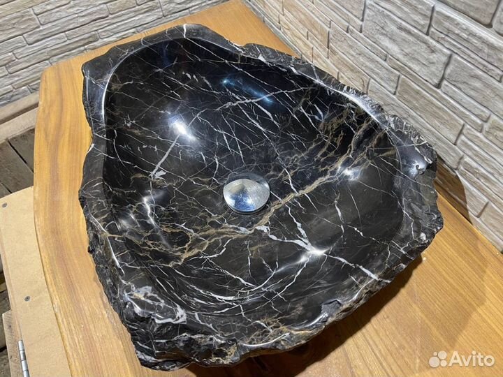 Дизайнерская раковина из натурального камня