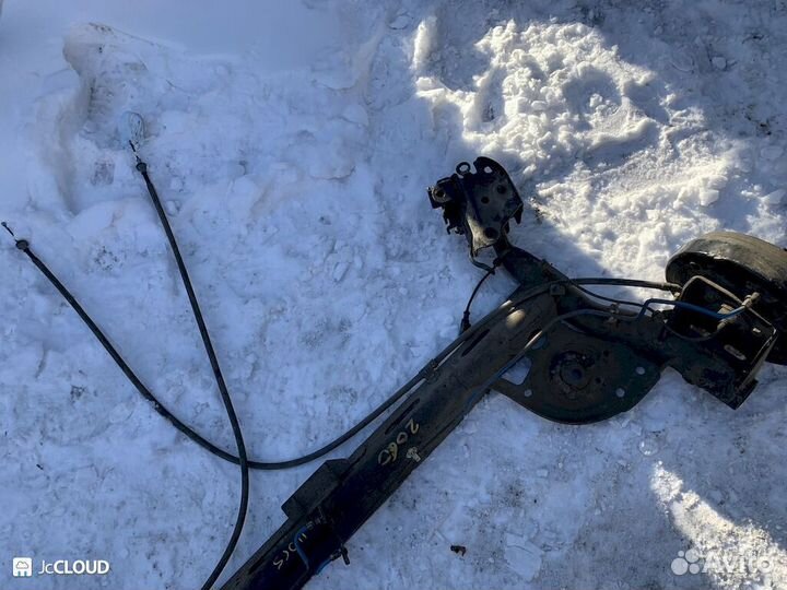 Тросик ручника на nissan tiida latio SJC11 MR18DE