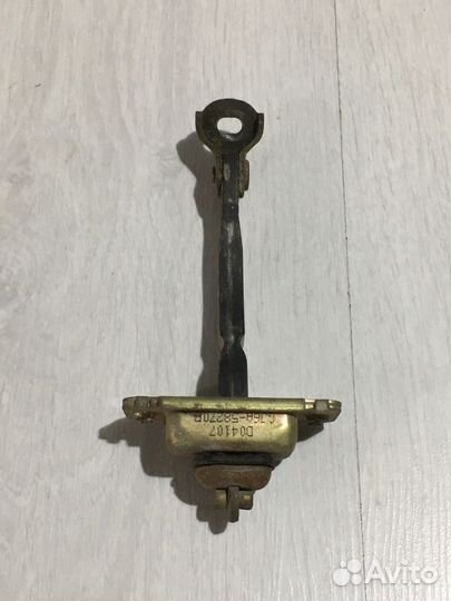 Ограничитель двери mazda 6 GG 2.0 мт седан