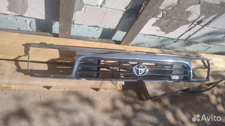Решетка радиатора Toyota 4runner / Hilux Surf