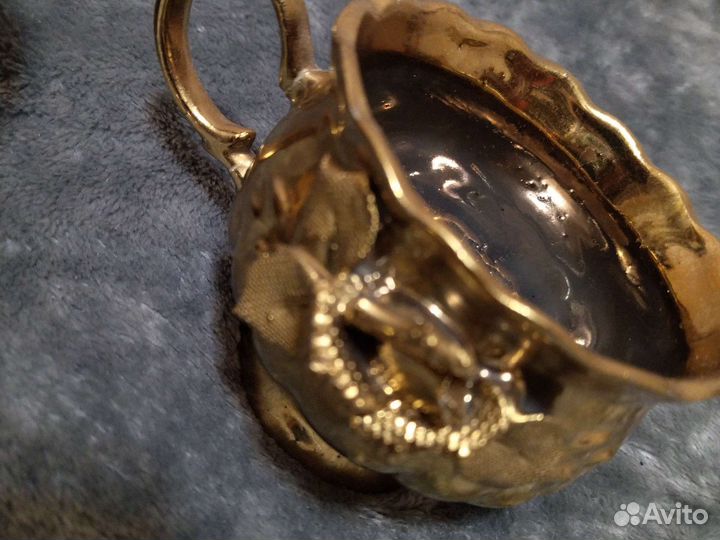 Кофейные чашки и блюдца