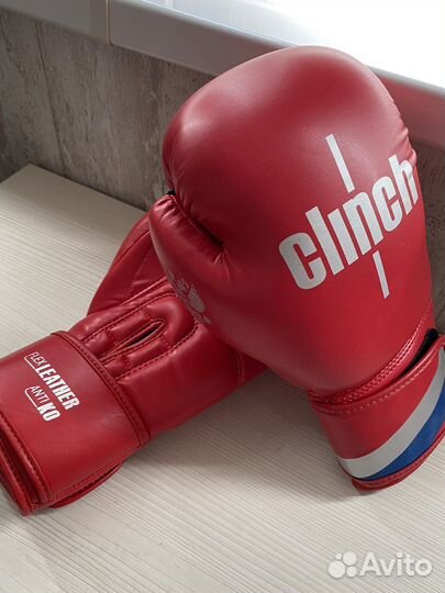 Боксерские перчатки Clinch 12 OZ