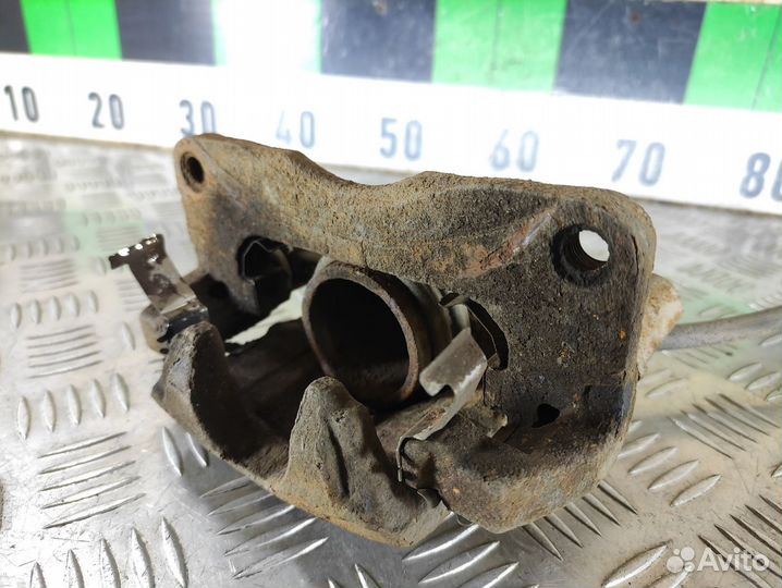 Суппорт передний левый Daihatsu Atrai 7