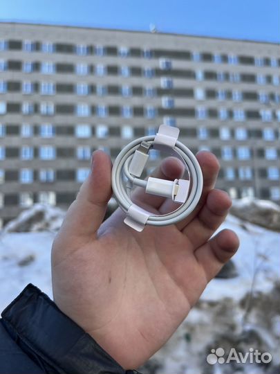 Провода на iPhone