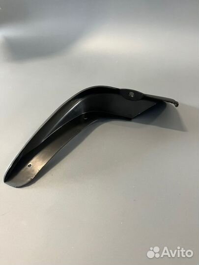 Брызговик передний правый Kia Rio