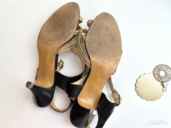 Золотые босоножки туфли