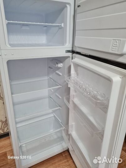 Холодильник маленький с морозилкой