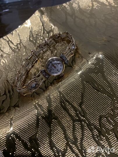 Часы с браслетом