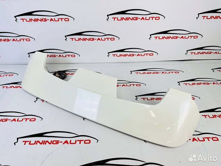 Спойлер на верх Toyota Land Cruiser 200 LED Y6602