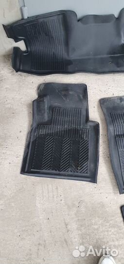 Комплект резиновых ковриков оригинал в хорошем сос