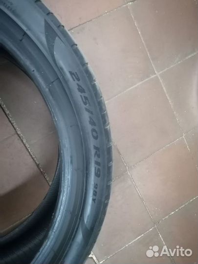 Pirelli P Zero PZ4 245/40 R19 98Y