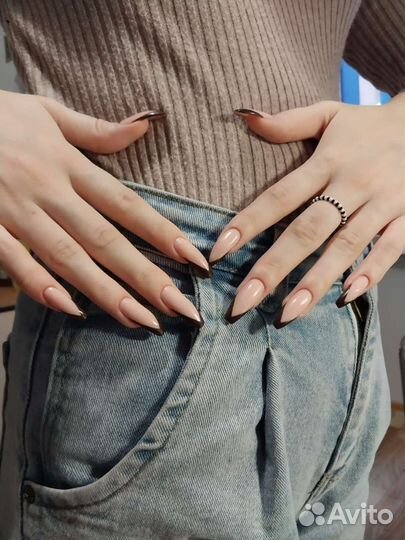 Модель на маникюр