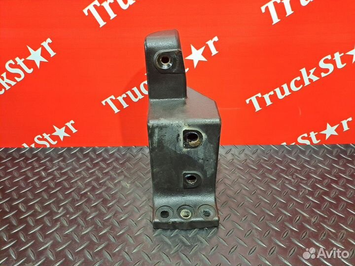 Кронштейн бампера переднего правый Renault T