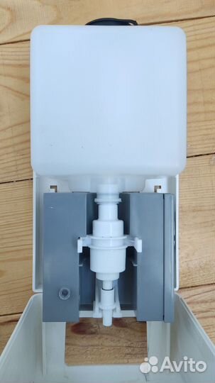 Диспенсер для антисептика