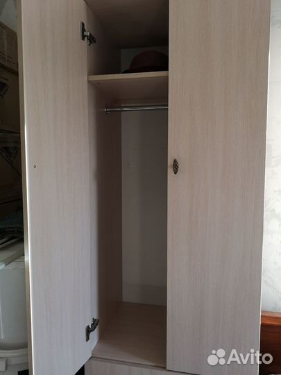 Шкаф двустворчатый