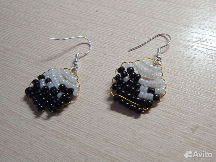 Серёжки инь-янь из бисера