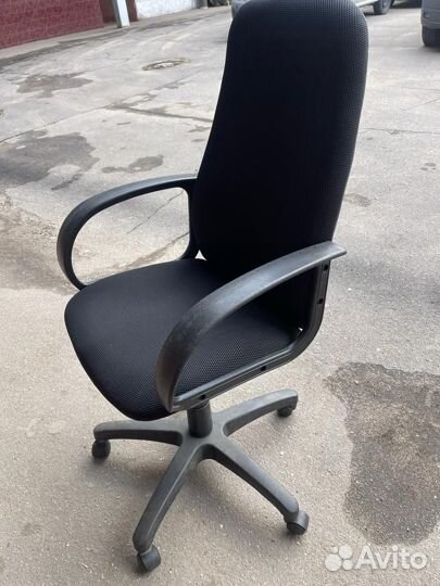 Офисное кресло руководителя бу Бюрократ CH-808axsn