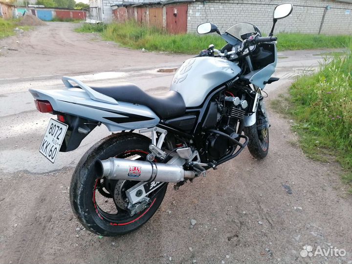 Yamaha FZS 600
