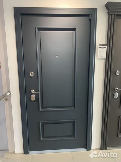 Входные двери с витрины