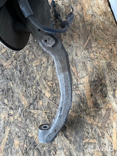 Кулак поворотный передний левый Volvo Xc90