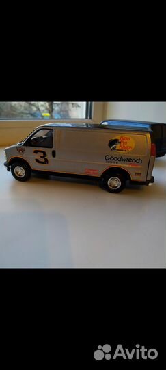 Chevrolet Express 1:25