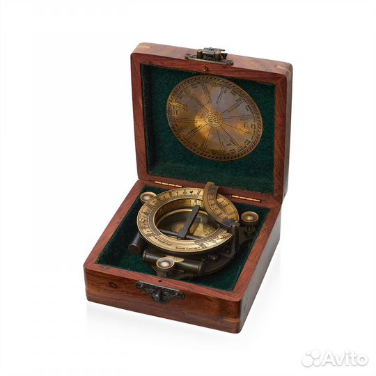 Компас судовой в ретро стиле