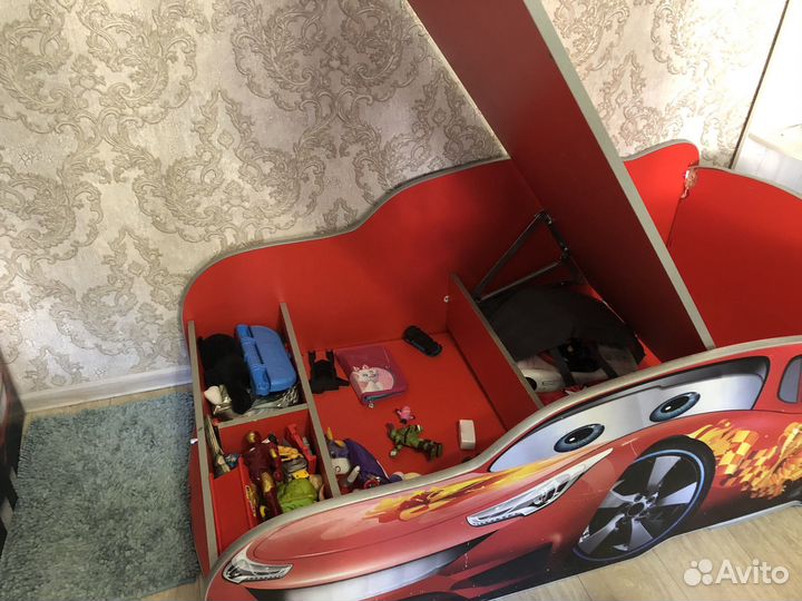 Детская кровать машина