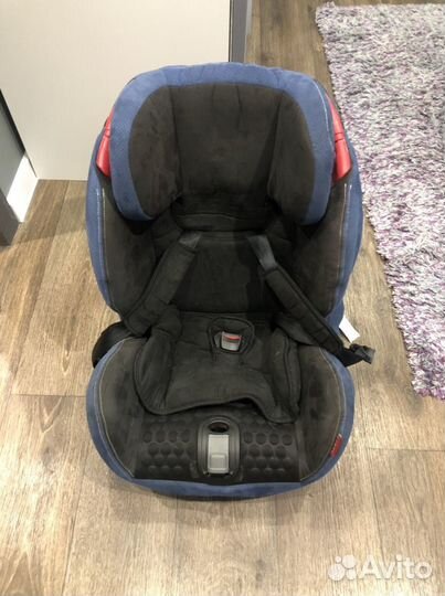 Детское кресло в автомобиль