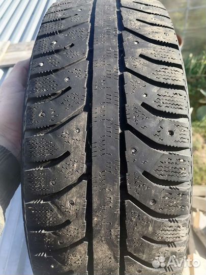 Bridgestone Blizzak WS-70 185/65 R15
