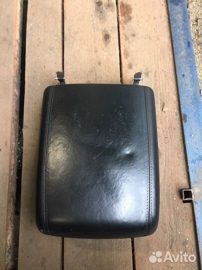 Продам подлокотник на porshe cayenne 957
