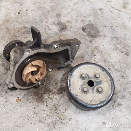 Помпа (водяной насос) двс 1,6 Форд Фокус 2 С-Макс