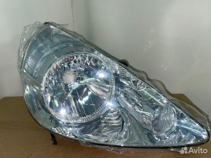 Фара передняя правая Honda Fit