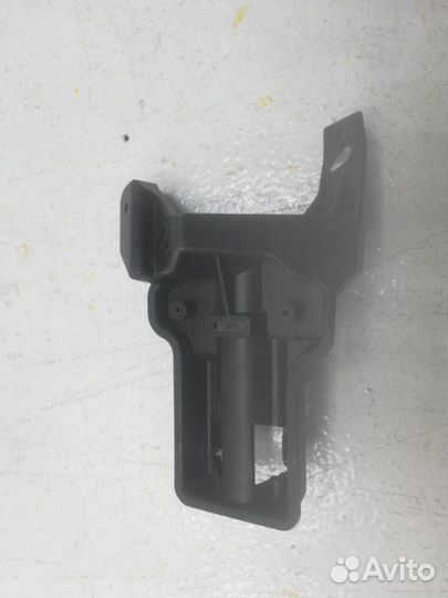 Кроштейн форсунки омывателя передний левый Renault