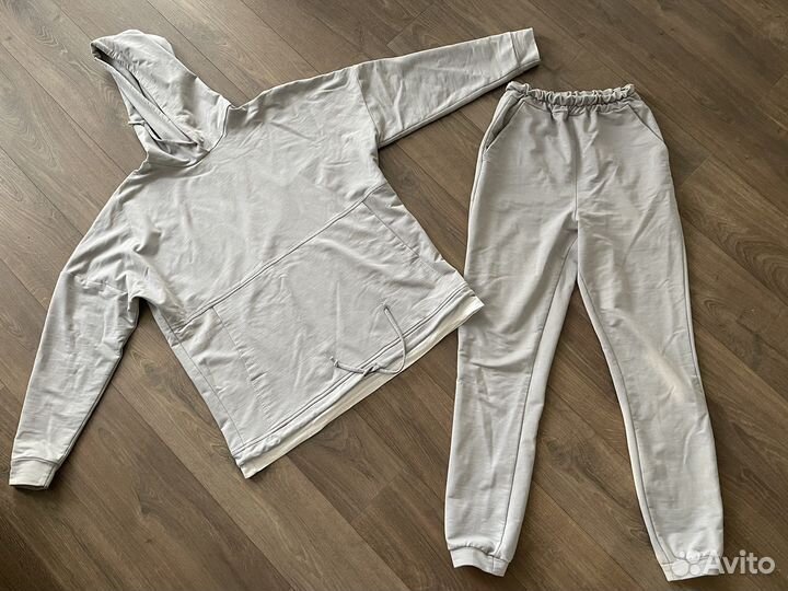 Спортивный костюм женский