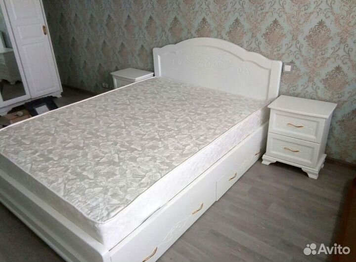 Кровати из массива дерева