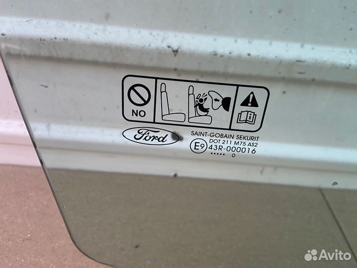 Стекло двери переднее правое купе Ford Focus 2