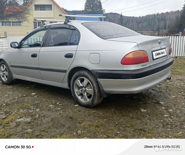 Toyota Avensis 1.6 МТ, 2002, 100 000 км