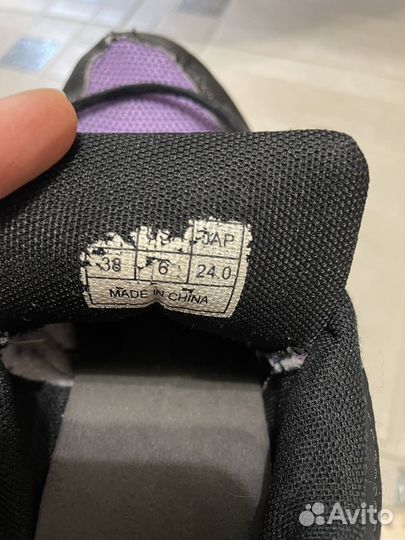 Танцевальные кроссовки разные