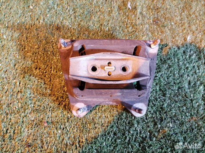 Опора кпп (подушка) NH1040F1 Audi A6 C6 4F2