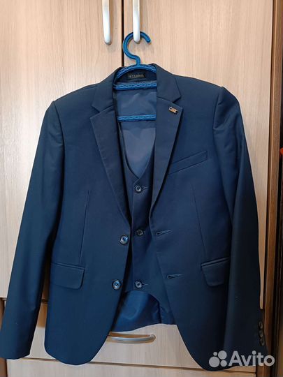 Костюм тройка