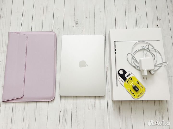 Apple MacBook Air 13 2022 m2 256 идеал