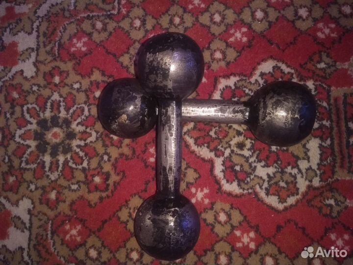 Гантели, две пары по 4 и 5 кг
