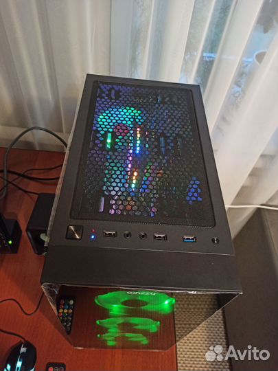 Мощный игровой компьютер с монитором